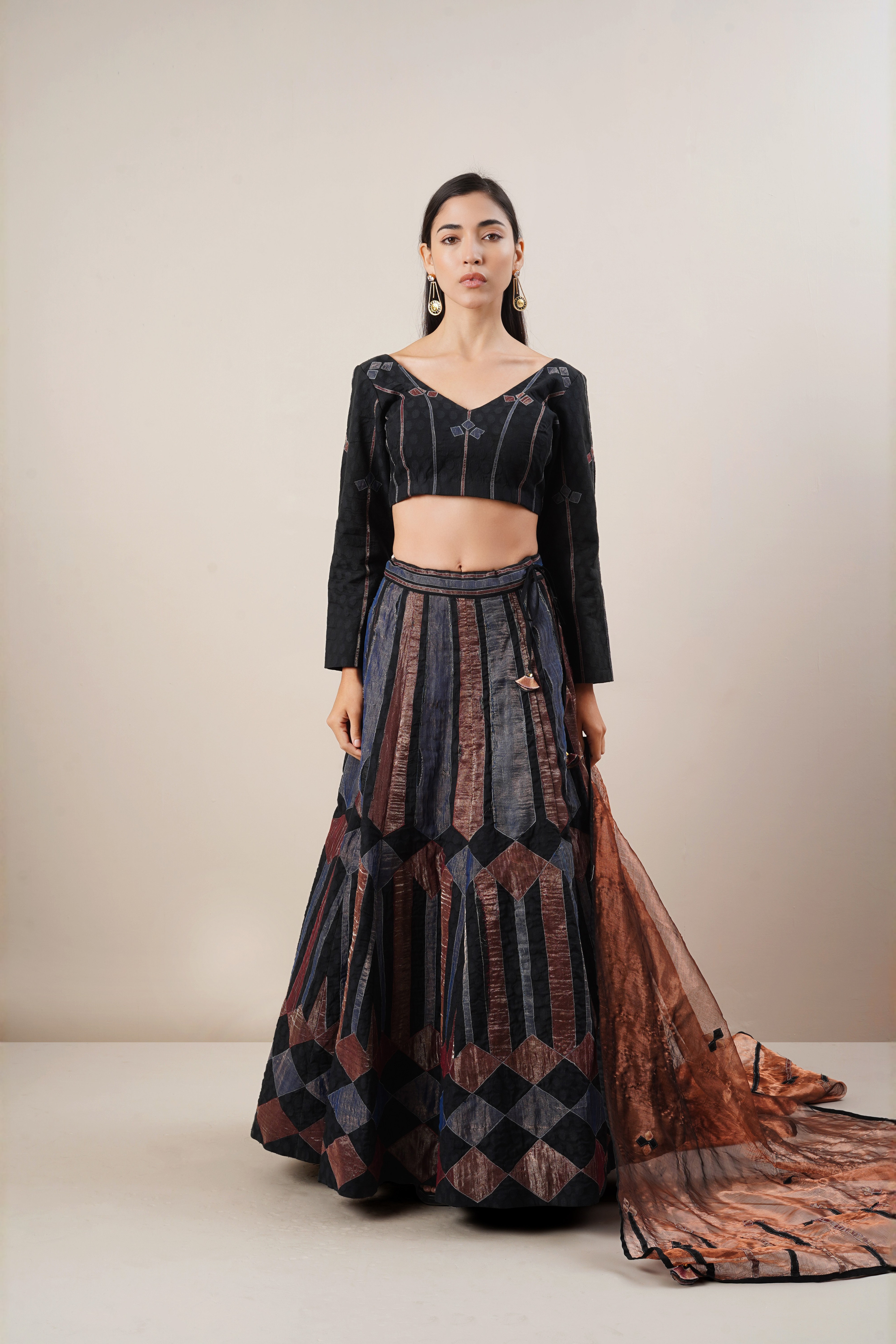 Black geometric lengha set