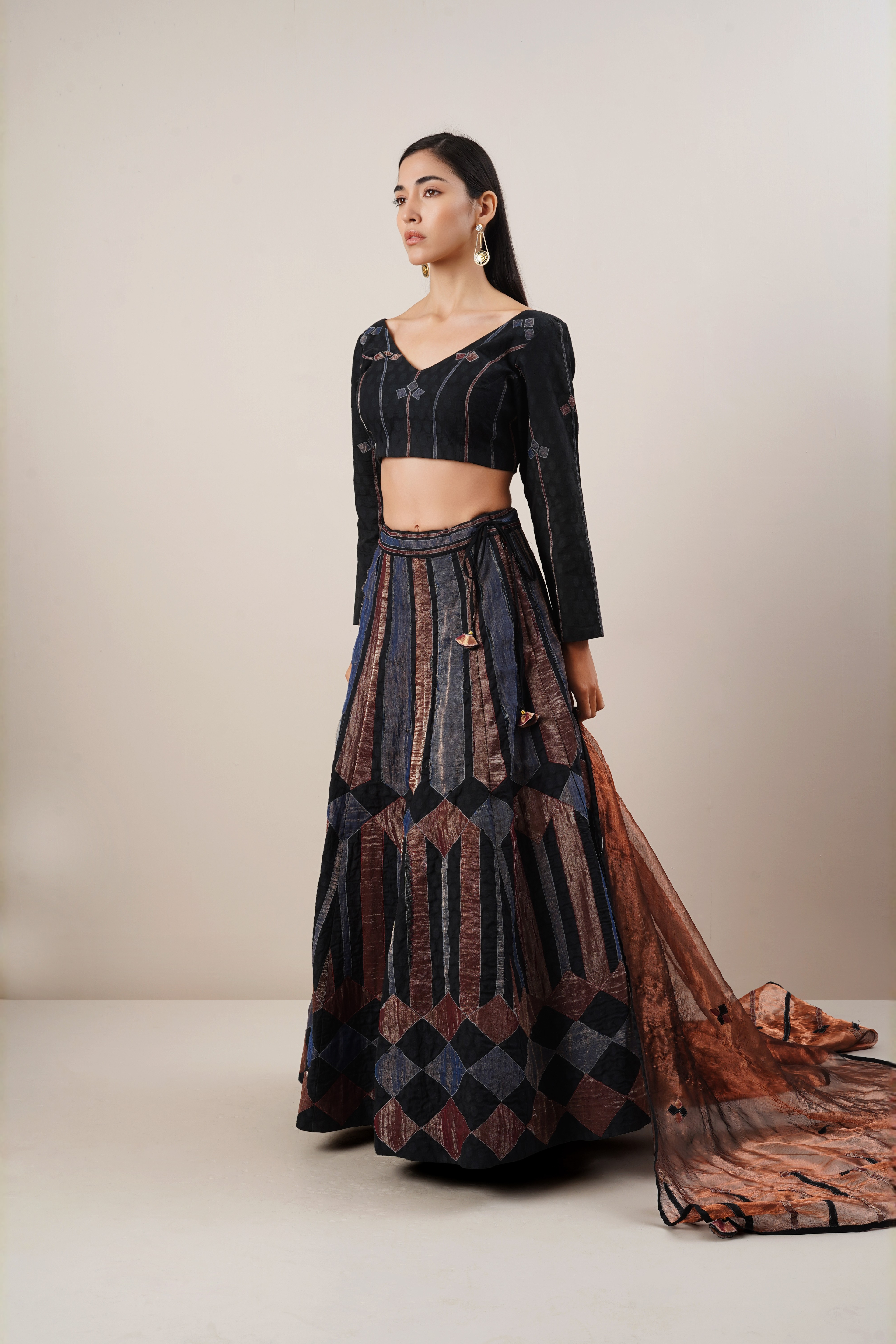 Black geometric lengha set