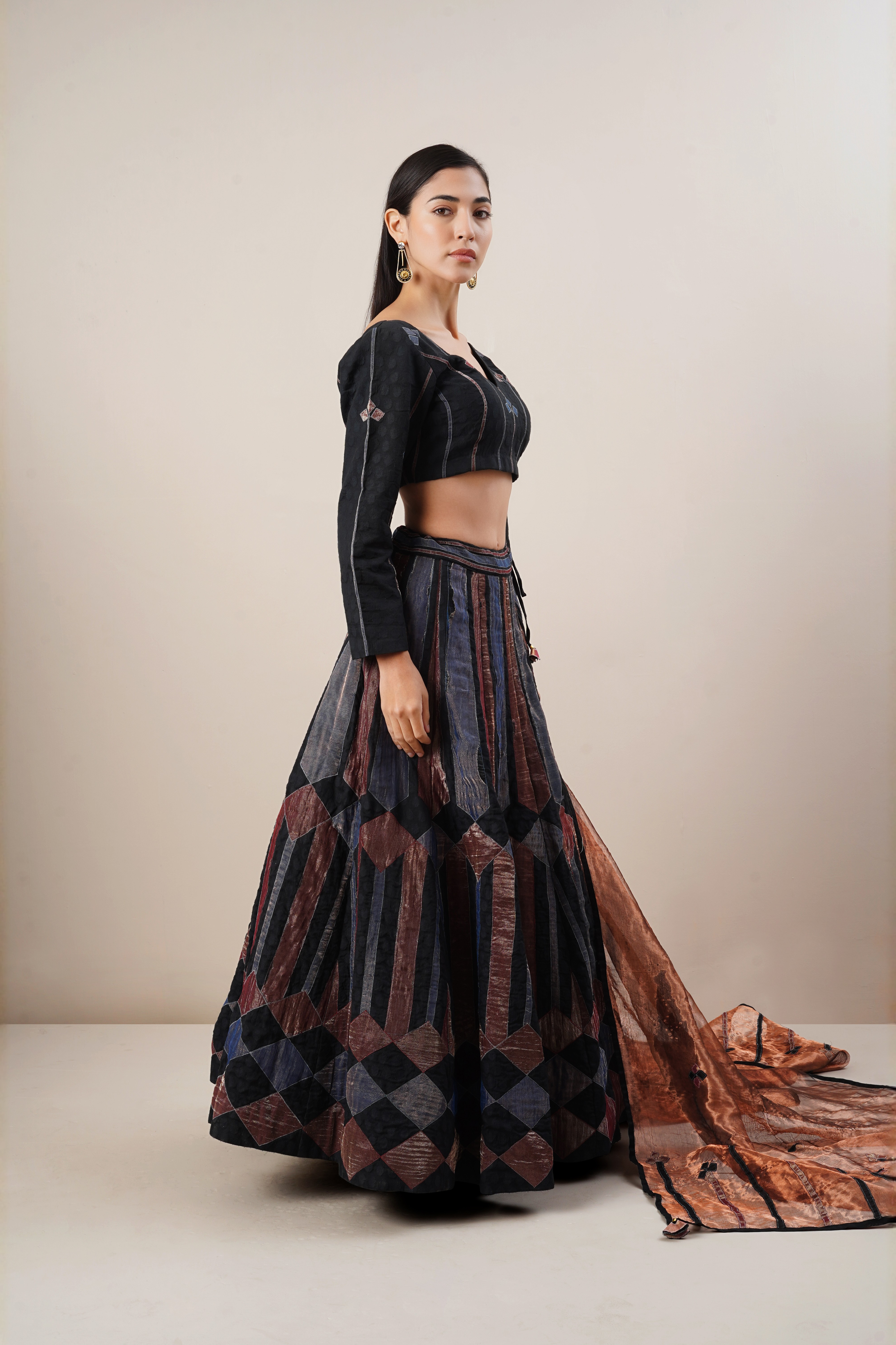 Black geometric lengha set