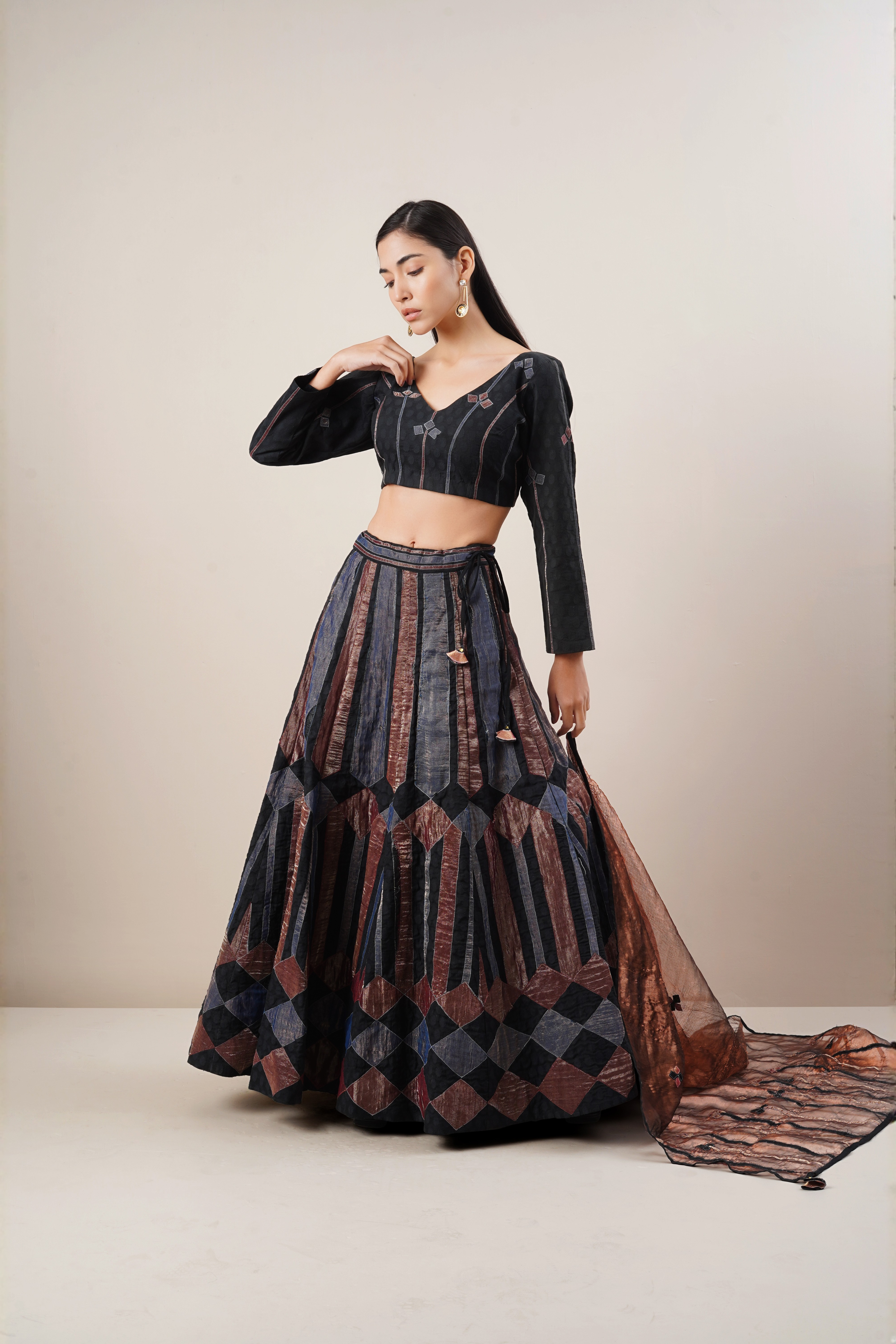 Black geometric lengha set